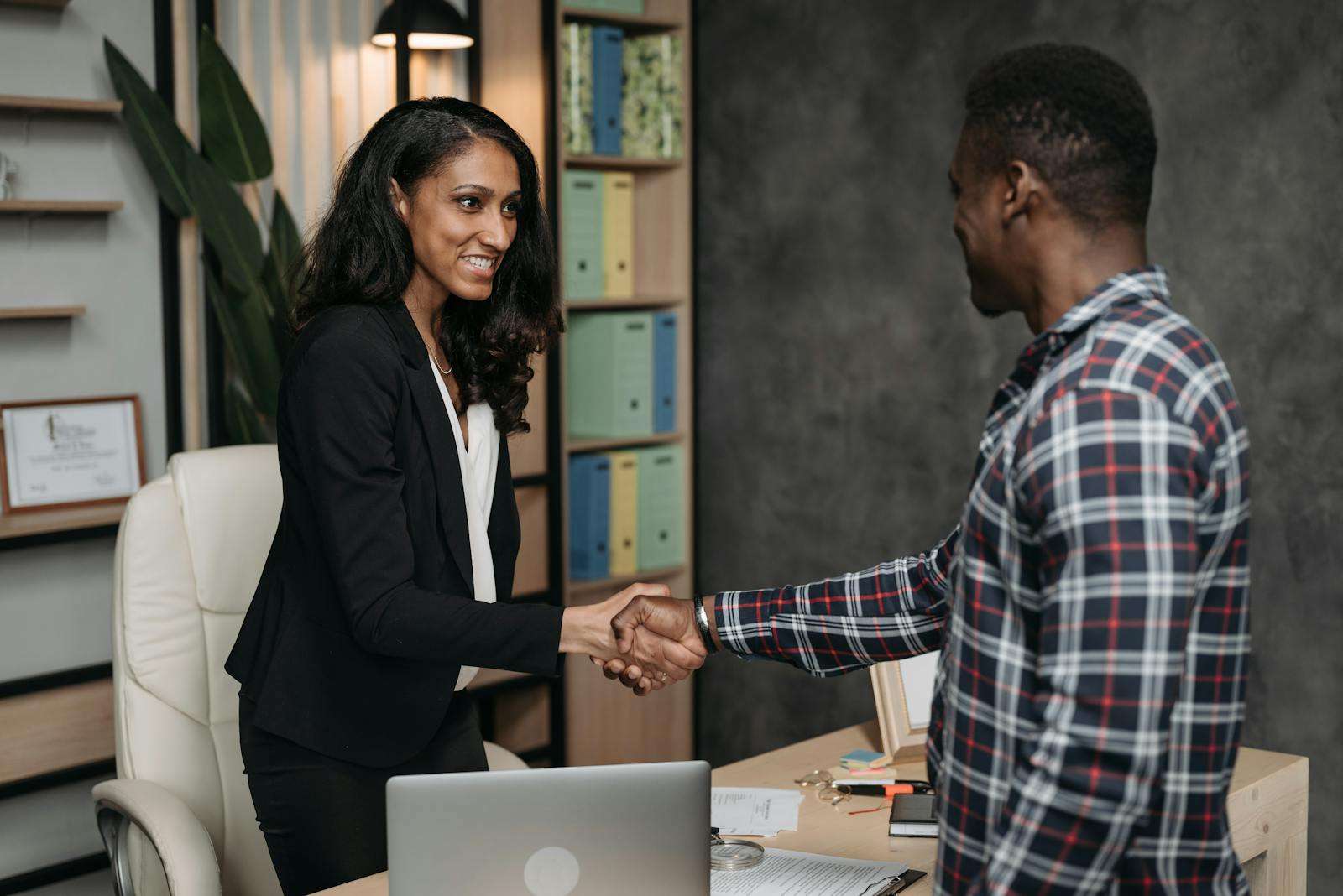 How to Develop a Smiling Habit for Lawyers (5 Genuine Tips)